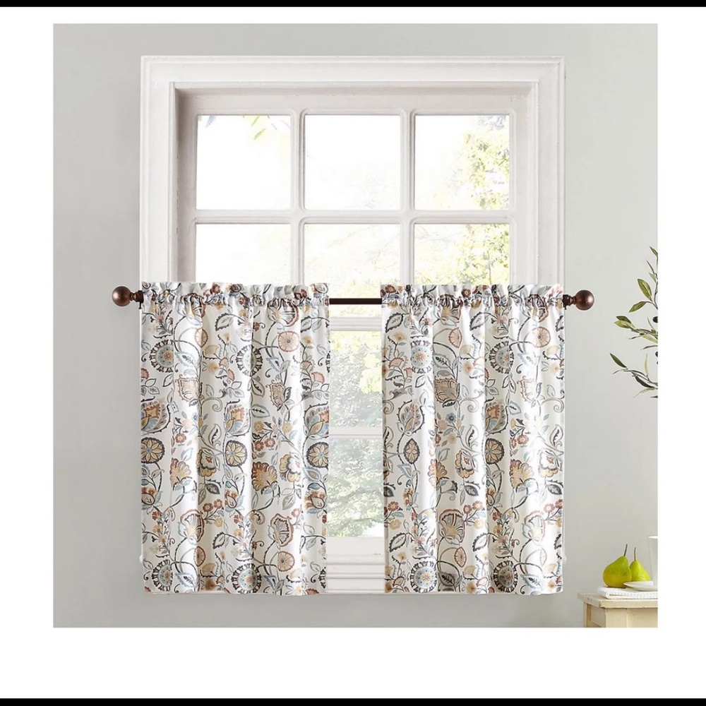 Top window signy light filtering curtain